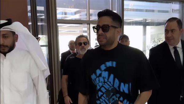 محمد حماقي يصل الكويت استعدادًا لحفله الليلة.. صور