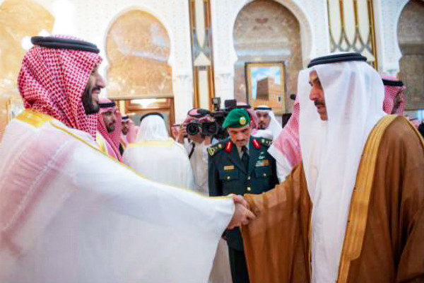 وكالة أنباء الإمارات – صقر غباش يلتقي ولي العهد السعودي بمنى